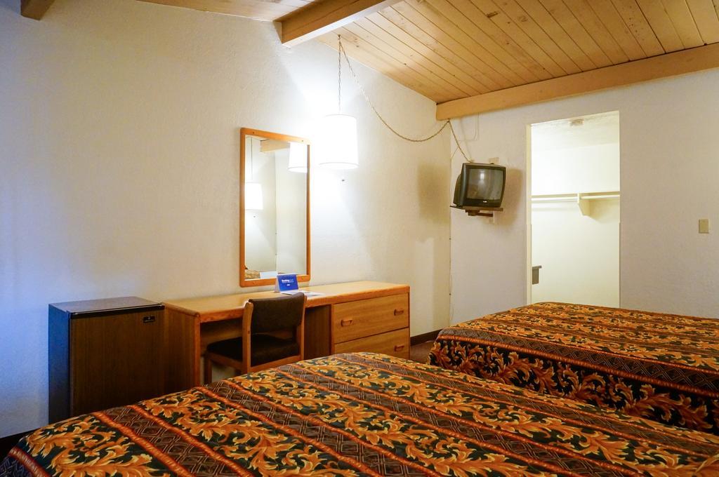 Ez 8 Motel San Jose II Room photo