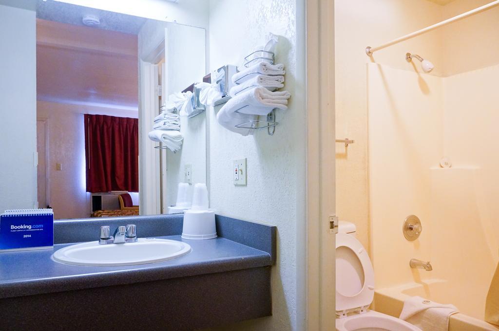 Ez 8 Motel San Jose II Room photo