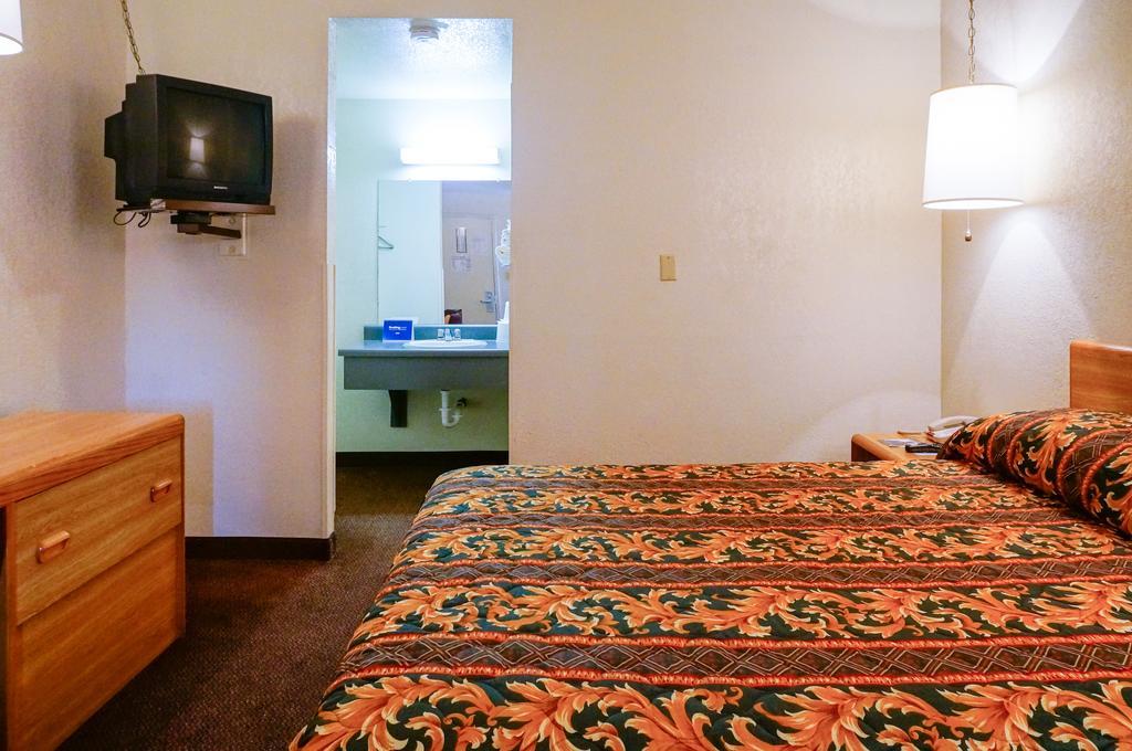 Ez 8 Motel San Jose II Room photo